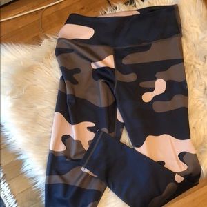 NWOT Yelete Active Navy Camo Leggings